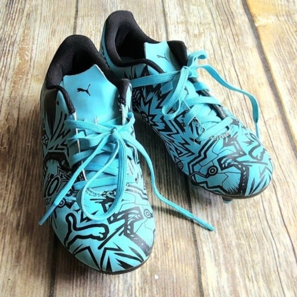 Puma and Christian Pulistic Tacto II Kid Soccer Sneakers Size 1